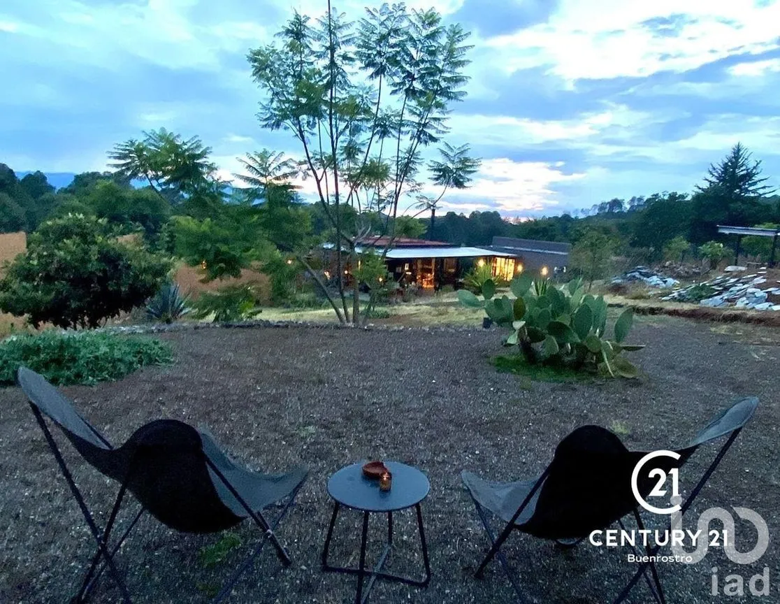 Casa en Venta en San Gabriel Ixtla, Valle de Bravo, Estado de México | NEX-274891 | iad México | Foto 1 de 21