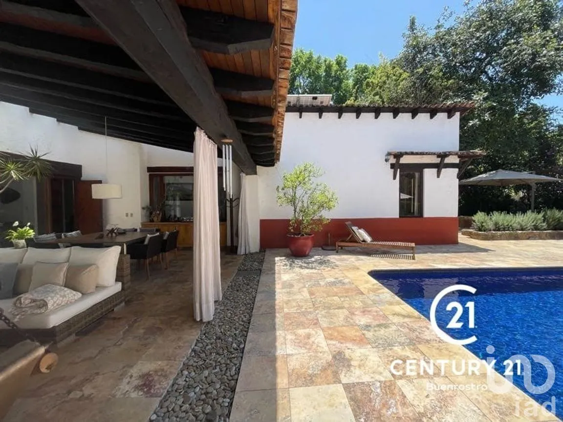 Casa en Renta en Avándaro, Valle de Bravo, Estado de México | NEX-274902 | iad México | Foto 2 de 39