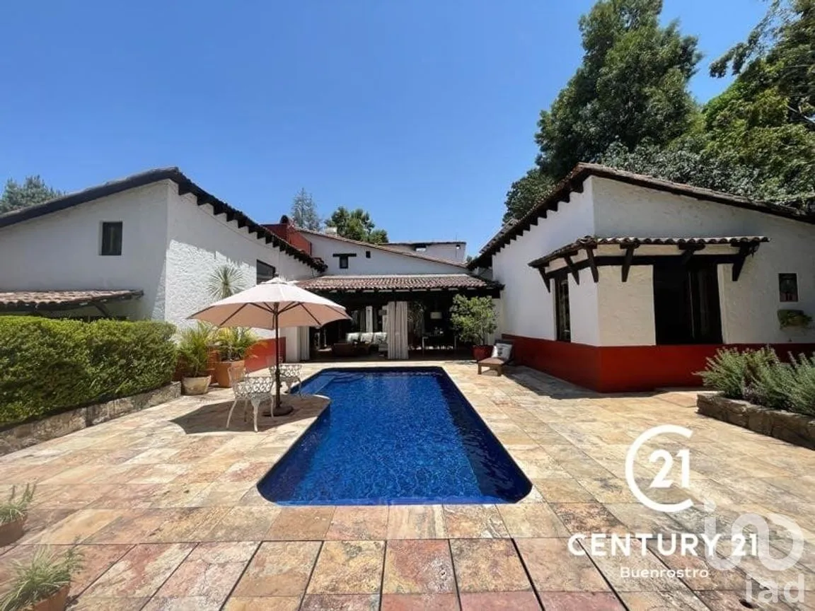 Casa en Renta en Avándaro, Valle de Bravo, Estado de México | NEX-274902 | iad México | Foto 1 de 39