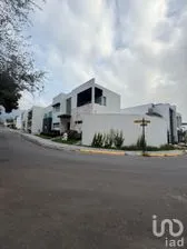 NEX-274903 - Casa en Venta, con 3 recamaras, con 4 baños, con 395 m2 de construcción en Valles de Cristal, CP 64990, Nuevo León.