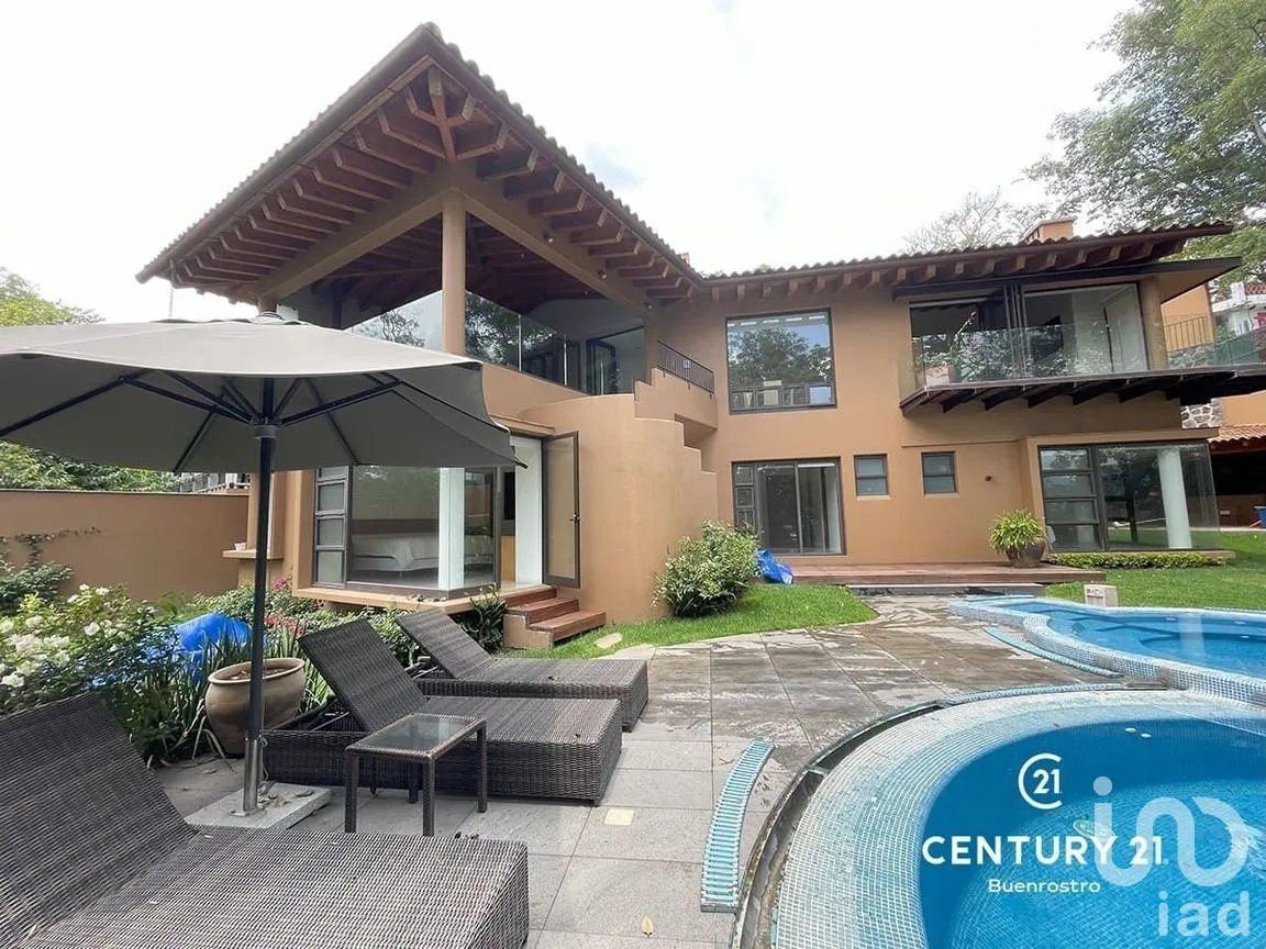 Casa en Venta en Valle de Bravo, Valle de Bravo, Estado de México | NEX-274908 | iad México | Foto 2 de 24