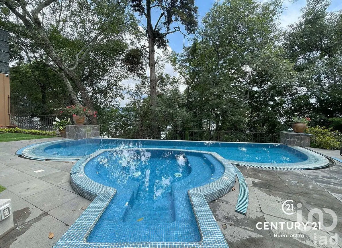 Casa en Venta en Valle de Bravo, Valle de Bravo, Estado de México | NEX-274908 | iad México | Foto 3 de 24