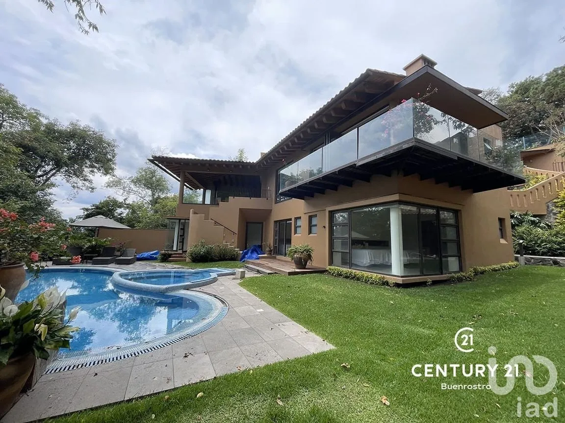 Casa en Venta en Valle de Bravo, Valle de Bravo, Estado de México | NEX-274908 | iad México | Foto 1 de 24