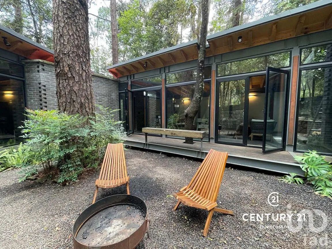 Casa en Venta en Avándaro, Valle de Bravo, Estado de México | NEX-274913 | iad México | Foto 1 de 21