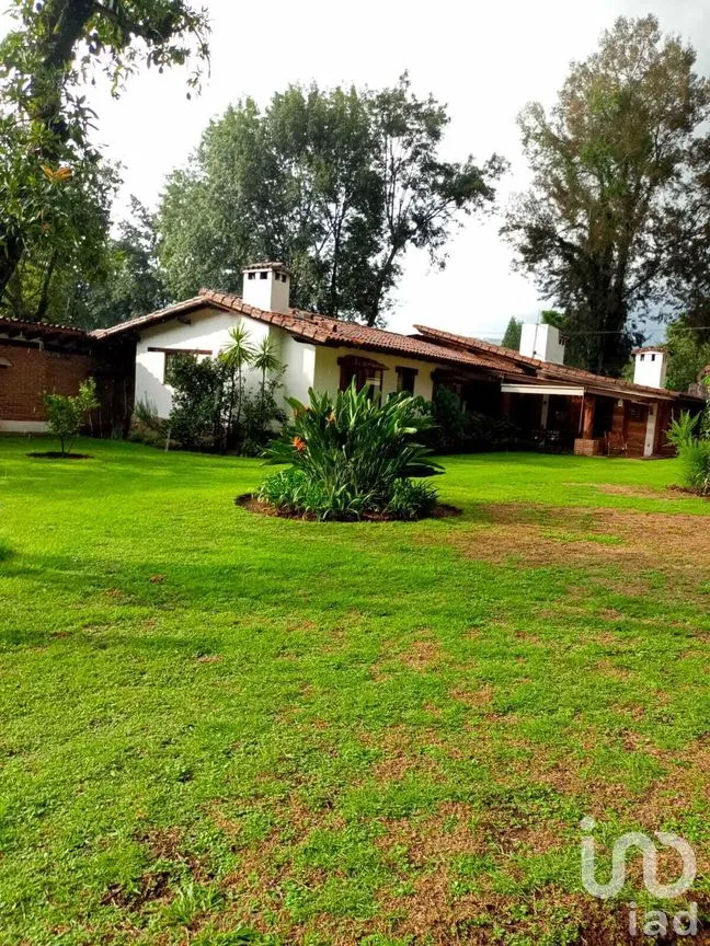 Casa en Renta en Avándaro, Valle de Bravo, Estado de México | NEX-274915 | iad México | Foto 1 de 26
