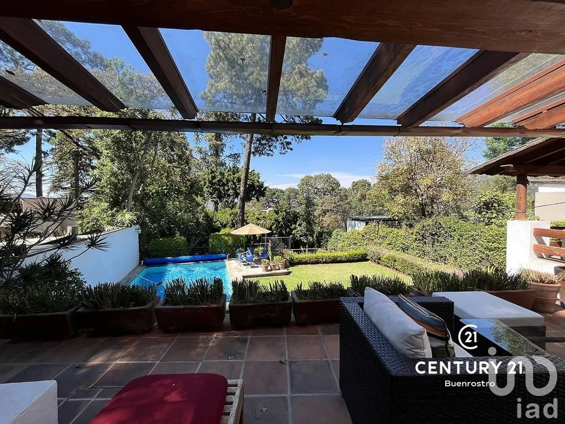 Casa en Venta en Avándaro, Valle de Bravo, Estado de México | NEX-274917 | iad México | Foto 1 de 18