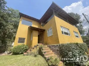 NEX-274955 - Casa en Venta, con 3 recamaras, con 3 baños, con 240 m2 de construcción en Valle de Bravo, CP 51200, Estado de México.