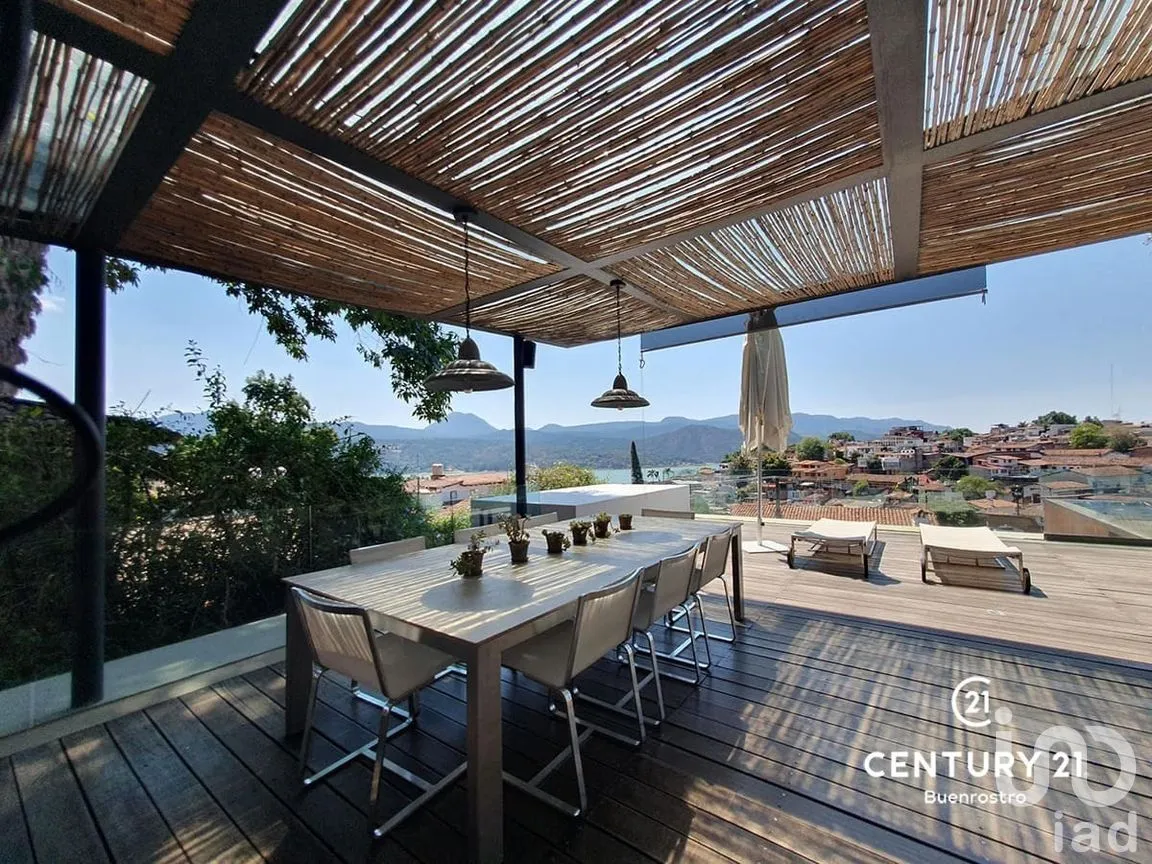 Casa en Venta en Valle de Bravo, Valle de Bravo, Estado de México | NEX-275040 | iad México | Foto 2 de 27