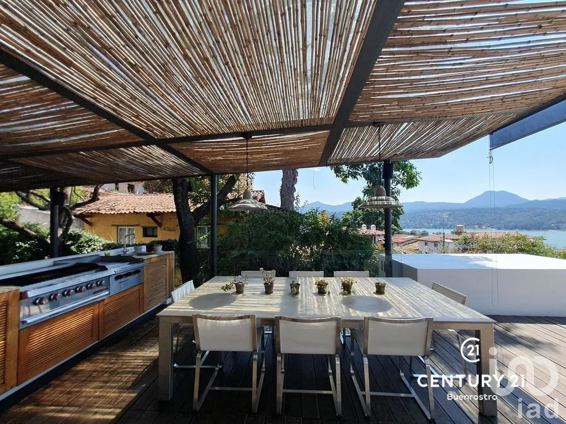 Casa en Venta en Valle de Bravo, Valle de Bravo, Estado de México | NEX-275040 | iad México | Foto 3 de 27