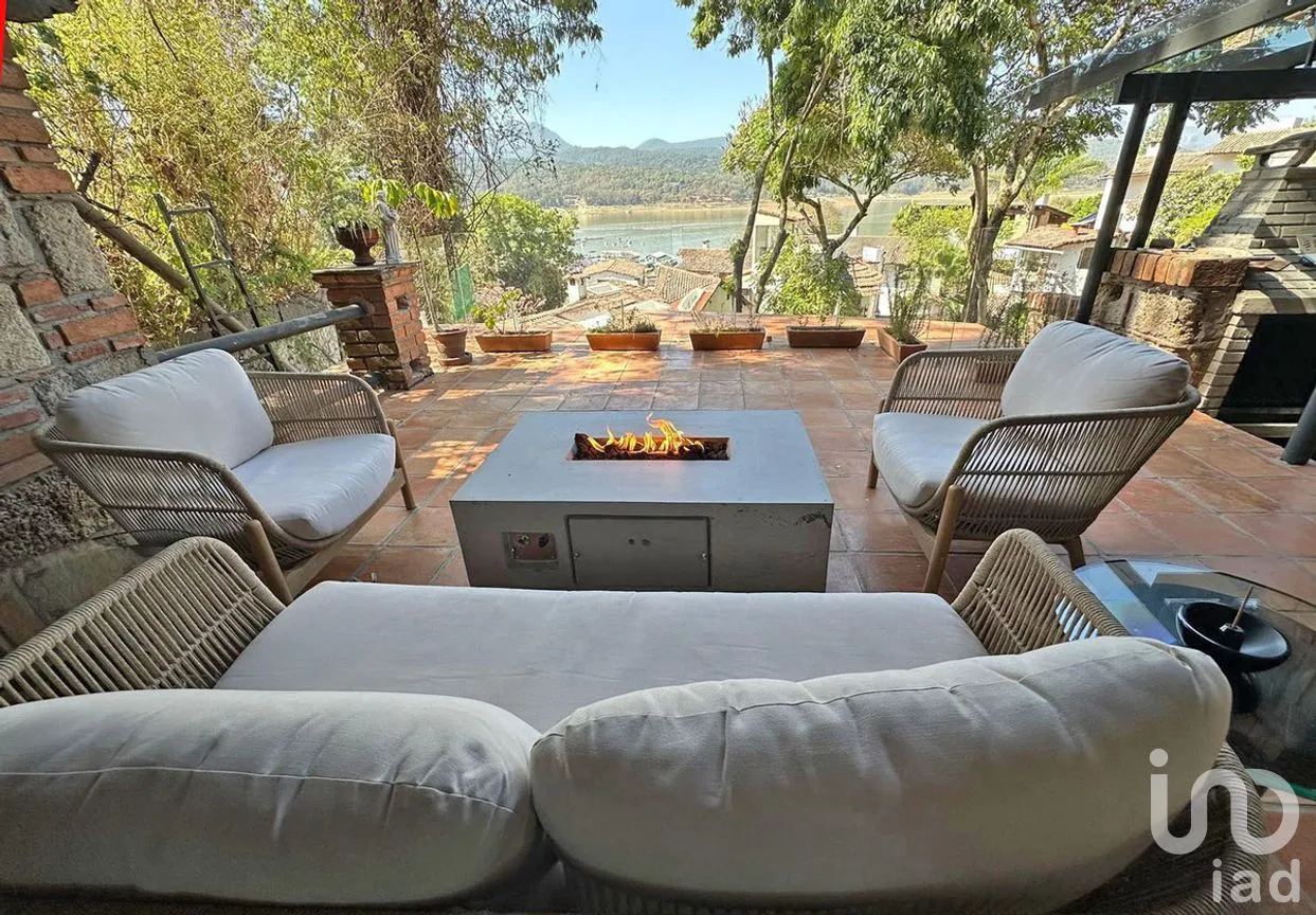 Casa en Venta en Valle de Bravo, Valle de Bravo, Estado de México | NEX-278766 | iad México | Foto 1 de 33