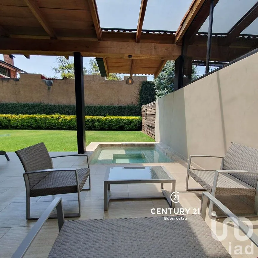 Casa en Venta en Avándaro, Valle de Bravo, Estado de México | NEX-288136 | iad México | Foto 2 de 19