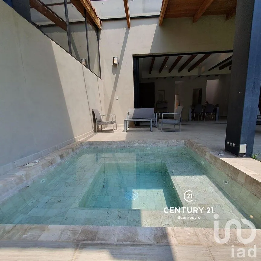 Casa en Venta en Avándaro, Valle de Bravo, Estado de México | NEX-288136 | iad México | Foto 1 de 19