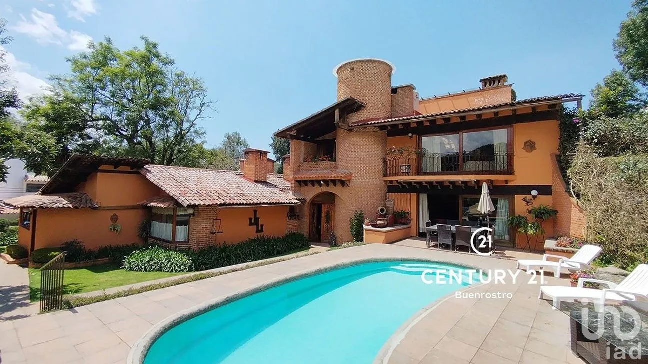 Casa en Renta en Avándaro, Valle de Bravo, Estado de México | NEX-288481 | iad México | Foto 1 de 21