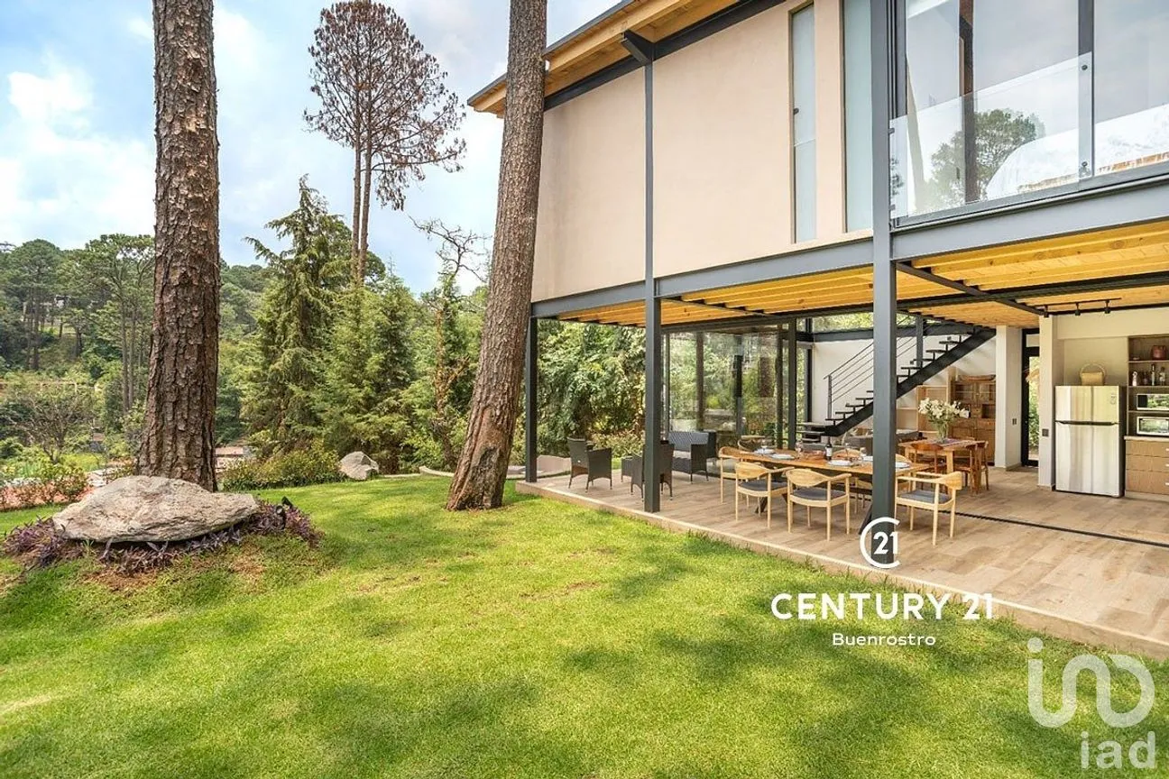 Casa en Venta en Avándaro, Valle de Bravo, Estado de México | NEX-288729 | iad México | Foto 3 de 19