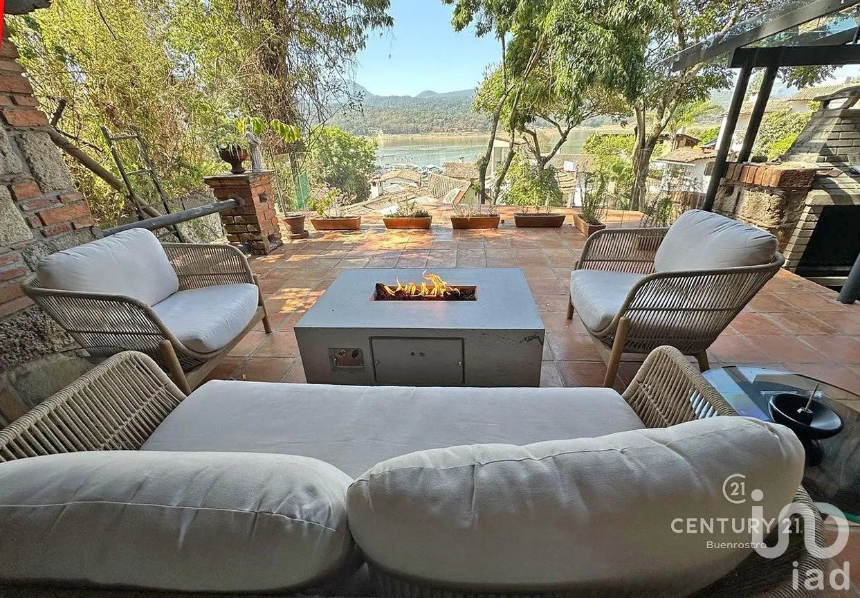 Casa en Renta en Avándaro, Valle de Bravo, Estado de México | NEX-288730 | iad México | Foto 1 de 31