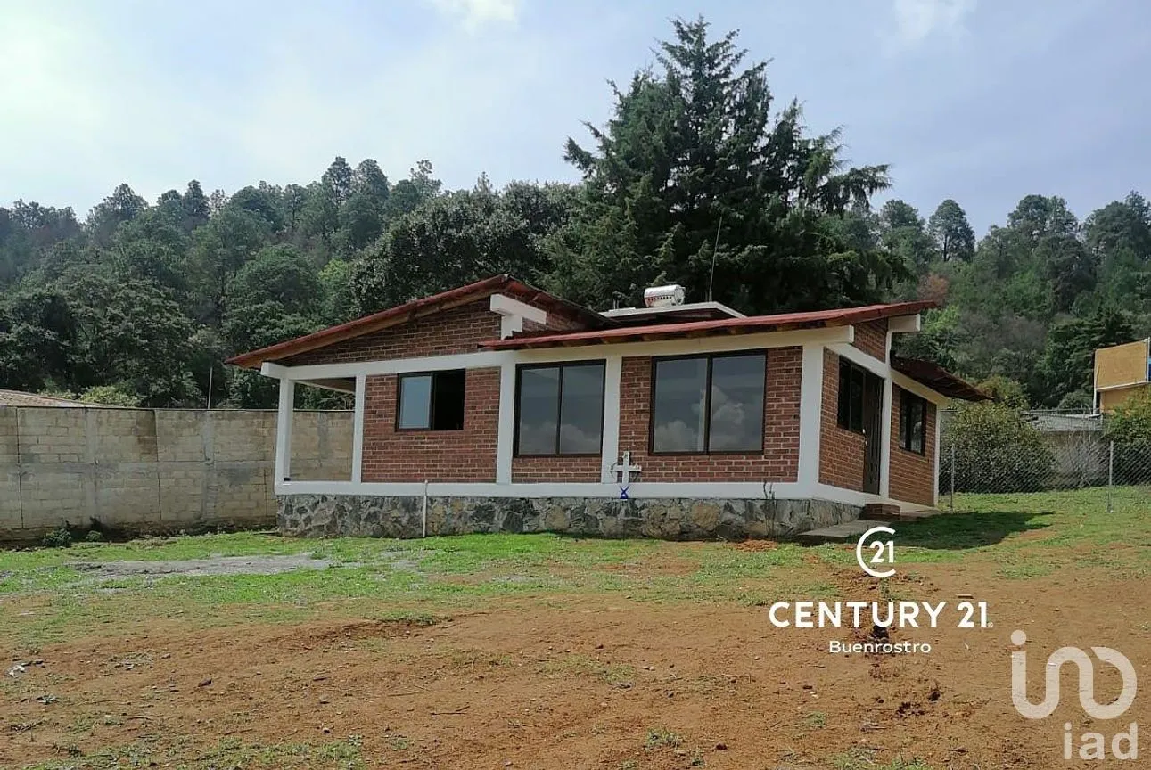 Casa en Renta en Rincón de Estradas, Valle de Bravo, Estado de México | NEX-289287 | iad México | Foto 1 de 7