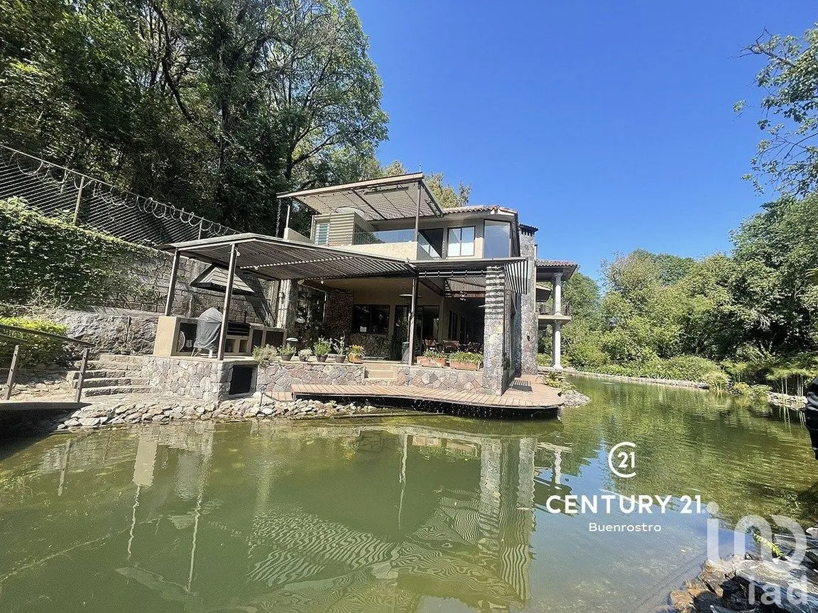 Casa en Renta en Cerro Colorado, Valle de Bravo, Estado de México | NEX-293867 | iad México | Foto 2 de 30