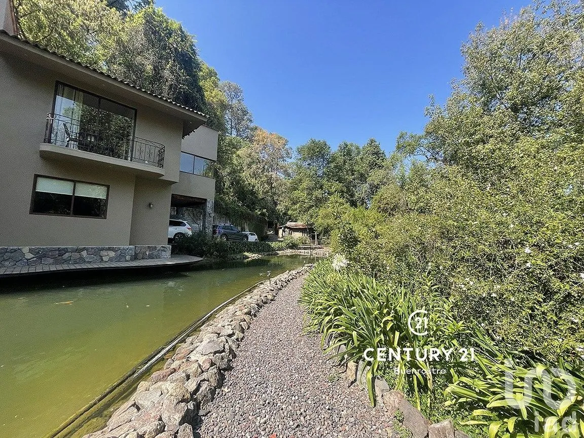 Casa en Renta en Cerro Colorado, Valle de Bravo, Estado de México | NEX-293867 | iad México | Foto 3 de 30