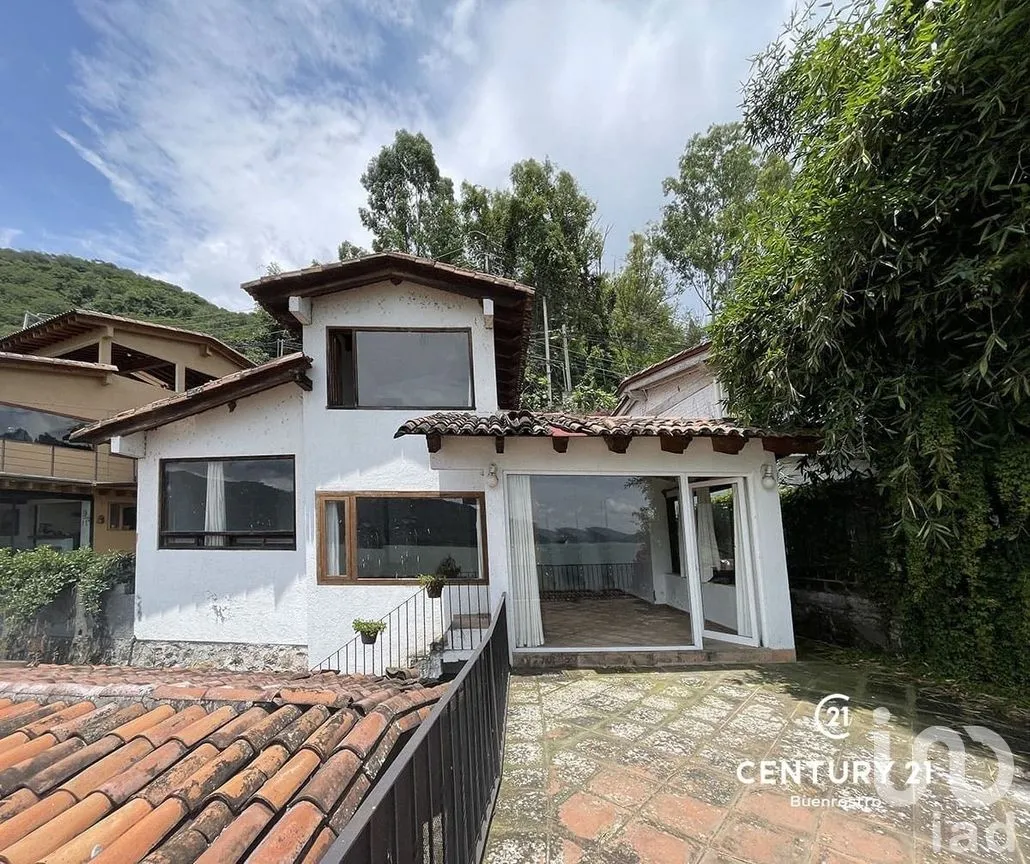 Casa en Venta en Valle de Bravo, Valle de Bravo, Estado de México | NEX-294626 | iad México | Foto 2 de 15