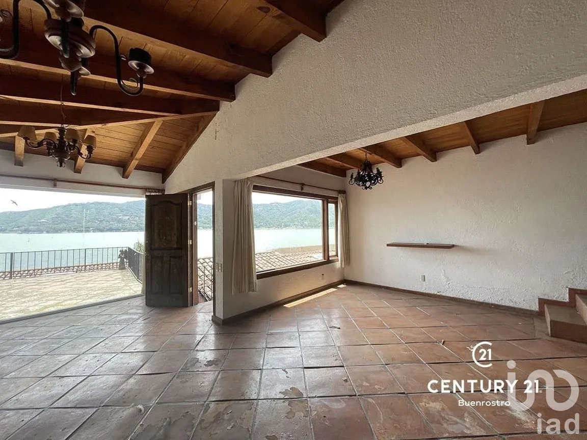Casa en Venta en Valle de Bravo, Valle de Bravo, Estado de México | NEX-294626 | iad México | Foto 3 de 15