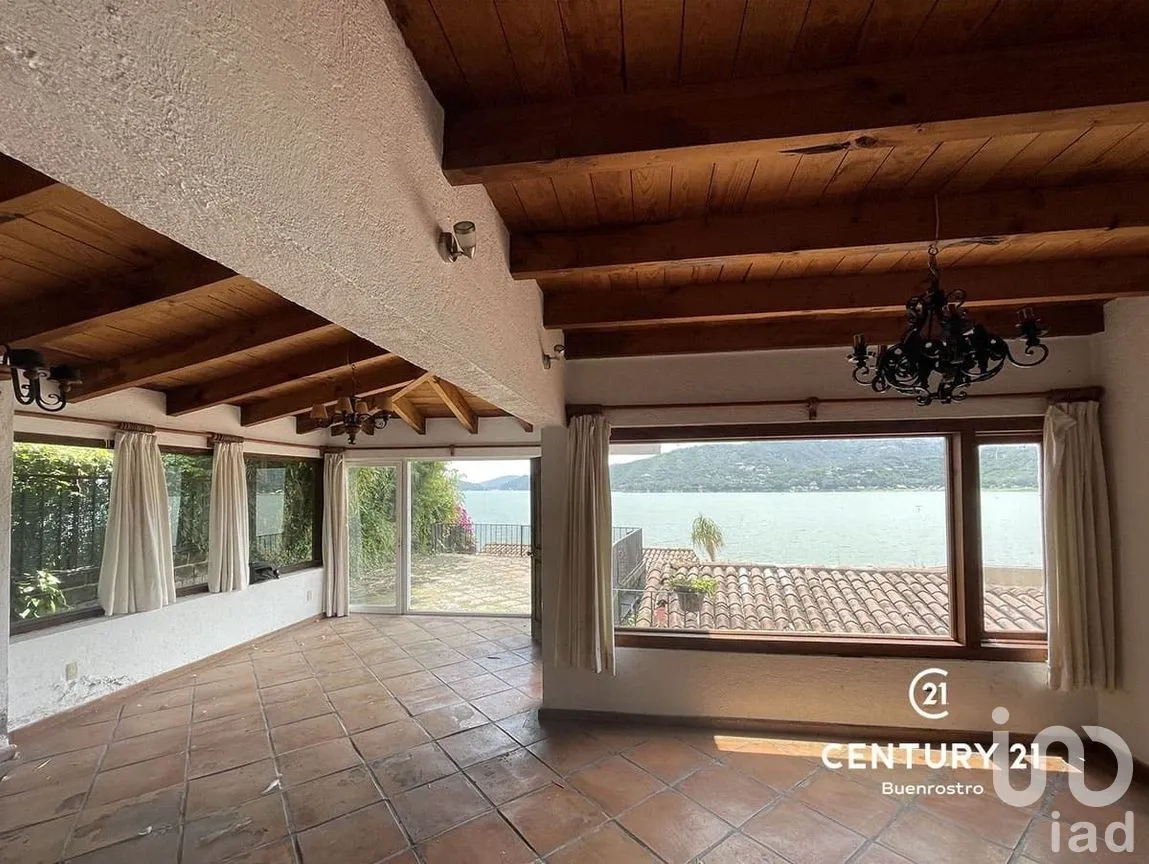Casa en Venta en Valle de Bravo, Valle de Bravo, Estado de México | NEX-294626 | iad México | Foto 5 de 15