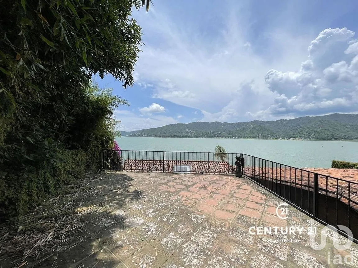 Casa en Venta en Valle de Bravo, Valle de Bravo, Estado de México | NEX-294626 | iad México | Foto 1 de 15