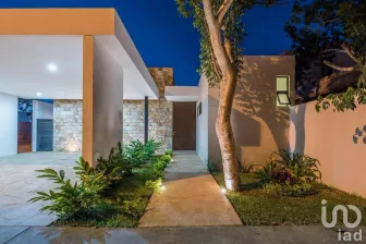 NEX-111035 - Casa en Venta, con 3 recamaras, con 4 baños, con 235 m2 de construcción en Temozon Norte, CP 97302, Yucatán.