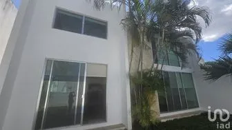 NEX-284882 - Casa en Renta, con 3 recamaras, con 4 baños.