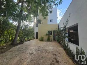 NEX-296961 - Casa en Renta, con 3 recamaras, con 4 baños, con 320 m2 de construcción.