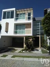 NEX-278452 - Casa en Venta, con 5 baños, con 315.24 m2 de construcción.