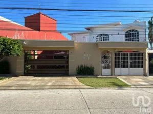 NEX-278465 - Casa en Venta, con 4 recamaras, con 2 baños, con 233.42 m2 de construcción en Petrolera, CP 86606, Tabasco.