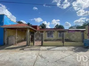 NEX-282042 - Casa en Venta, con 3 recamaras, con 3 baños en Petrolera, CP 86606, Tabasco.