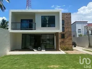 NEX-284781 - Casa en Renta, con 4 recamaras, con 4 baños, con 400 m2 de construcción en Nuevo Torno Largo, CP 86613, Tabasco.