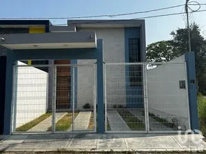 NEX-284803 - Casa en Renta, con 3 recamaras, con 3 baños, con 140 m2 de construcción en Quintín Arauz, CP 86608, Tabasco.