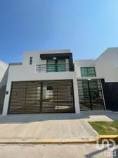 NEX-294537 - Casa en Renta, con 4 recamaras, con 4 baños, con 300 m2 de construcción en Sur 4ta. Sección, CP 86658, Tabasco.