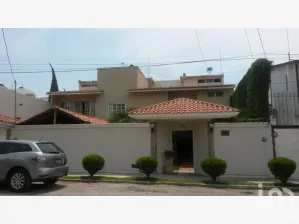 NEX-115423 - Casa en Venta, con 4 recamaras, con 3 baños, con 450 m2 de construcción en Bugambilias, CP 29056, Chiapas.