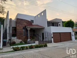 NEX-288543 - Casa en Venta, con 3 recamaras, con 3 baños, con 384 m2 de construcción en Flamboyán, CP 29059, Chiapas.