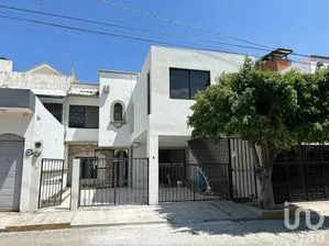 NEX-288740 - Casa en Venta, con 4 recamaras, con 3 baños, con 300 m2 de construcción en Lomas de Mactumatza, CP 29067, Chiapas.