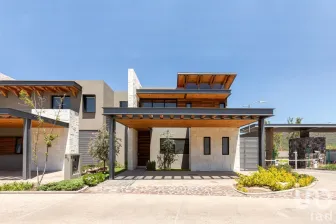 NEX-117475 - Casa en Venta, con 3 recamaras, con 3 baños, con 315 m2 de construcción.
