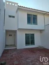 NEX-282949 - Casa en Venta, con 4 recamaras, con 2 baños, con 160 m2 de construcción en SAHOP, CP 29024, Chiapas.