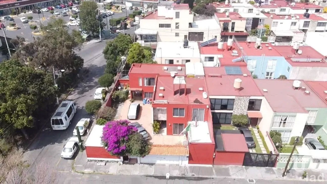 Casa en Venta en Boulevares, Naucalpan de Juárez, Estado de México | NEX-272561 | iad México | Foto 1 de 21