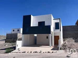 NEX-268577 - Casa en Venta, con 3 recamaras, con 2 baños, con 227 m2 de construcción en Jardines Universidad I, CP 31124, Chihuahua.