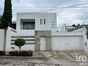 NEX-199382 - Casa en Venta, con 3 recamaras, con 4 baños, con 340 m2 de construcción en Los Laureles, CP 29020, Chiapas.