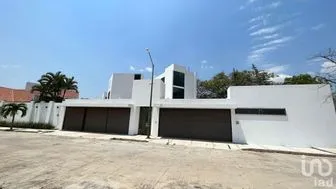 NEX-229432 - Casa en Renta, con 5 recamaras, con 6 baños, con 860.57 m2 de construcción en Joyas del Campestre, CP 29057, Chiapas.