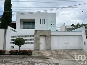 NEX-266966 - Casa en Venta, con 3 recamaras, con 4 baños, con 340 m2 de construcción en Los Laureles, CP 29020, Chiapas.