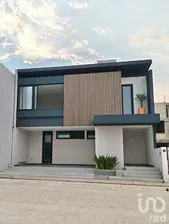 NEX-269467 - Casa en Venta, con 3 recamaras, con 4 baños, con 250 m2 de construcción en Club de Golf Campestre, CP 29057, Chiapas.