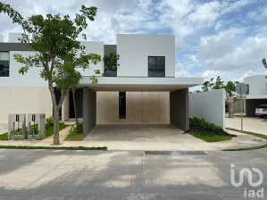 NEX-117455 - Casa en Venta, con 4 recamaras, con 5 baños, con 214 m2 de construcción en Cholul, CP 97305, Yucatán.