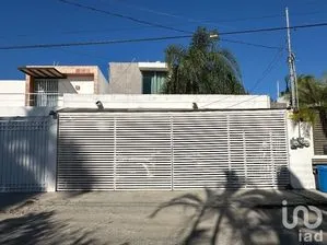 NEX-226293 - Casa en Venta, con 4 recamaras, con 4 baños, con 227.57 m2 de construcción.