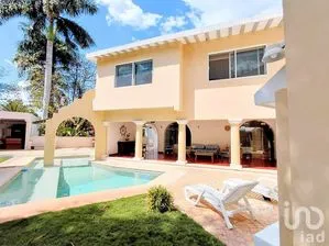 NEX-292323 - Casa en Venta, con 5 recamaras, con 5 baños, con 651.87 m2 de construcción en Club de Golf La Ceiba, CP 97302, Yucatán.