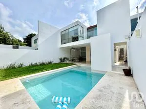 NEX-284645 - Casa en Venta, con 3 recamaras, con 4 baños, con 313.35 m2 de construcción en Montebello, CP 97113, Yucatán.